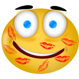 Kiss Smiley Icon PNG Images